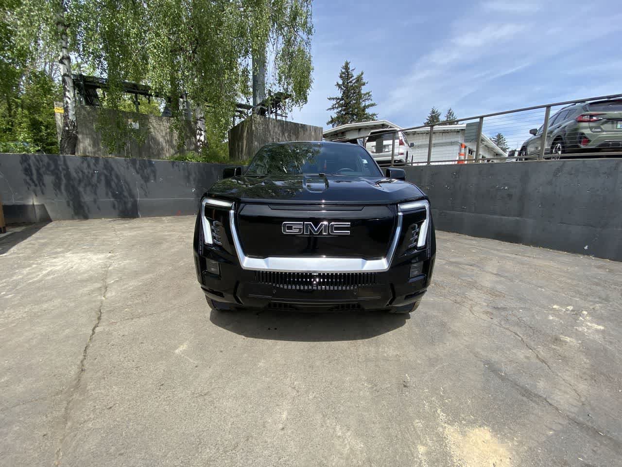 Used 2025 GMC Sierra EV Denali AWD/4WD image 9