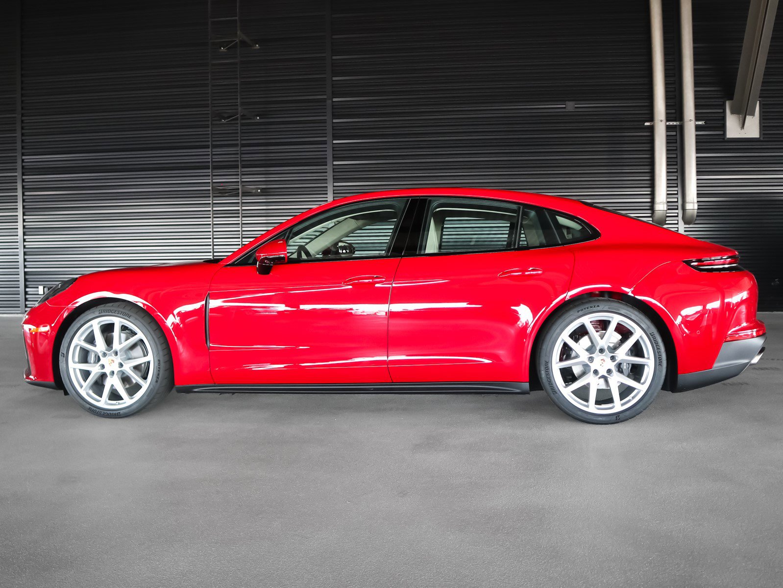 Used 2025 Porsche Panamera 4 image 2