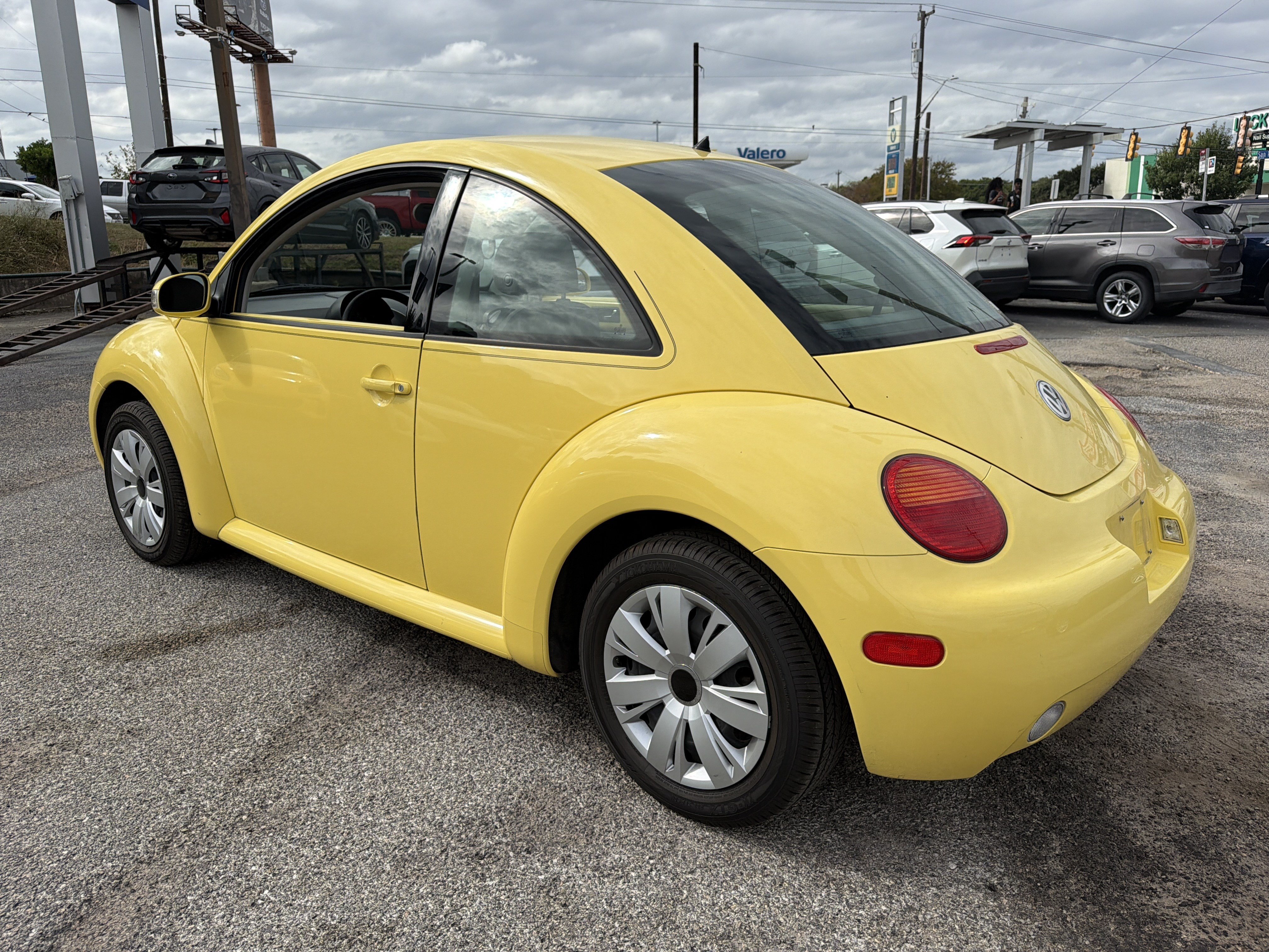 Used 2005 Volkswagen Beetle GL FWD image 5
