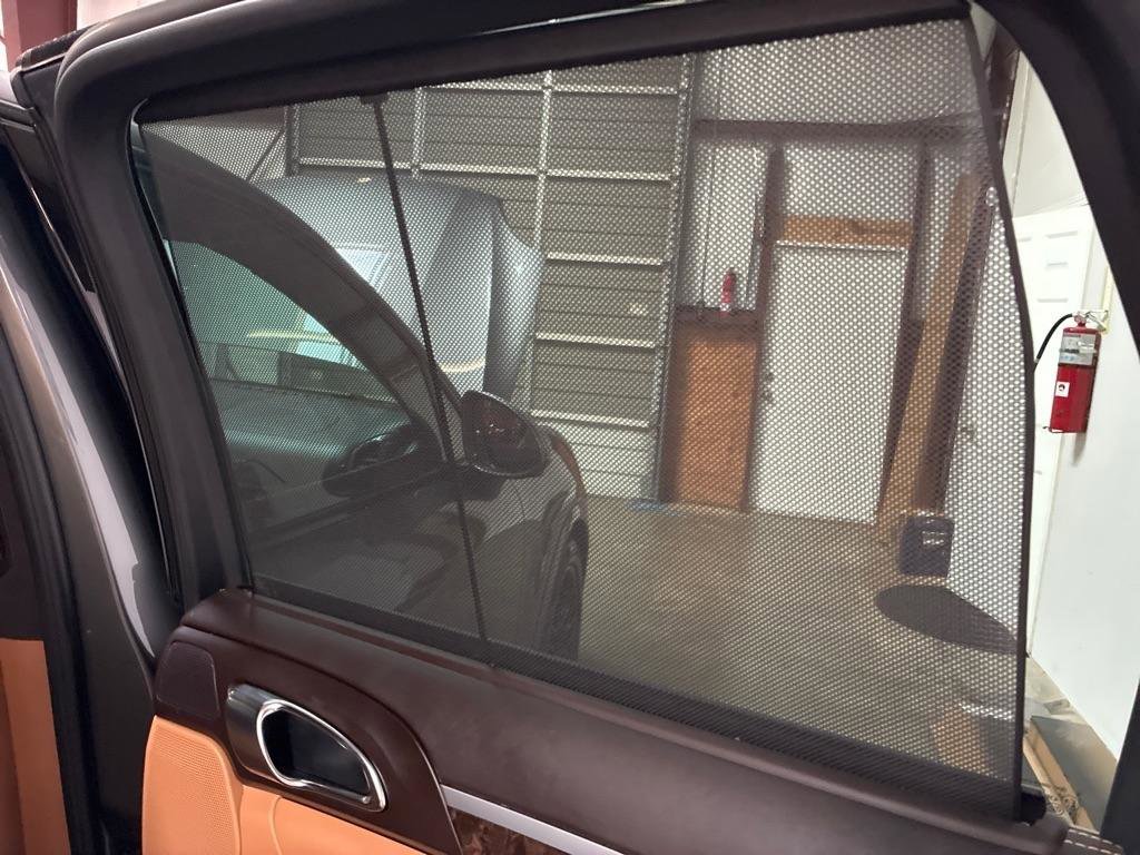 Used 2016 Porsche Cayenne Turbo image 32