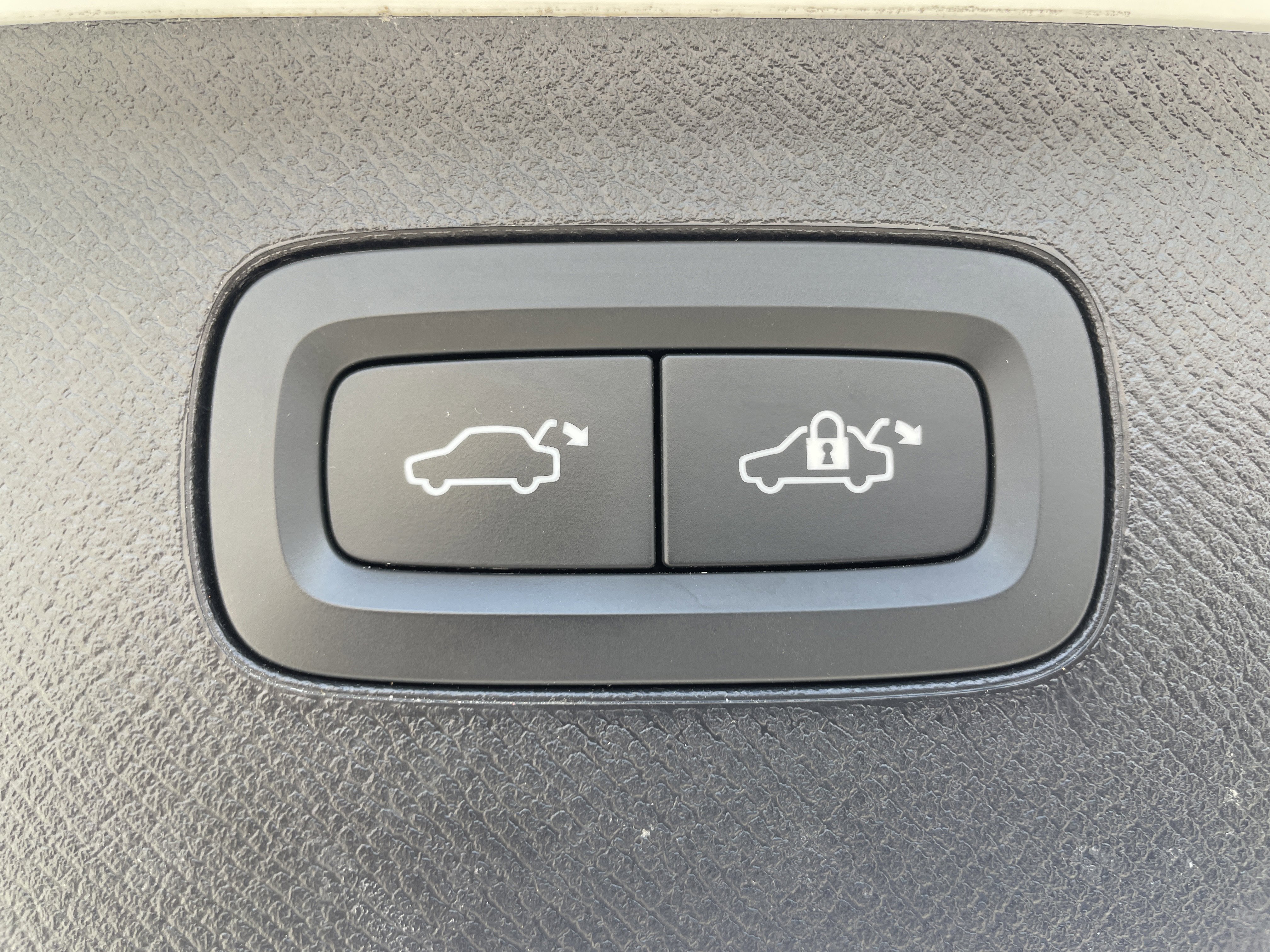 Used 2023 Volvo XC90 T8 Plus image 37