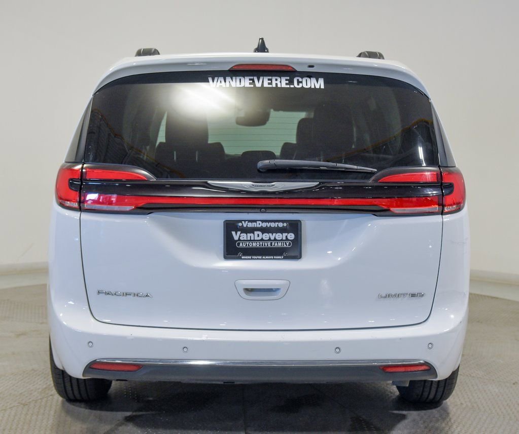 Used 2023 Chrysler Pacifica Limited image 10