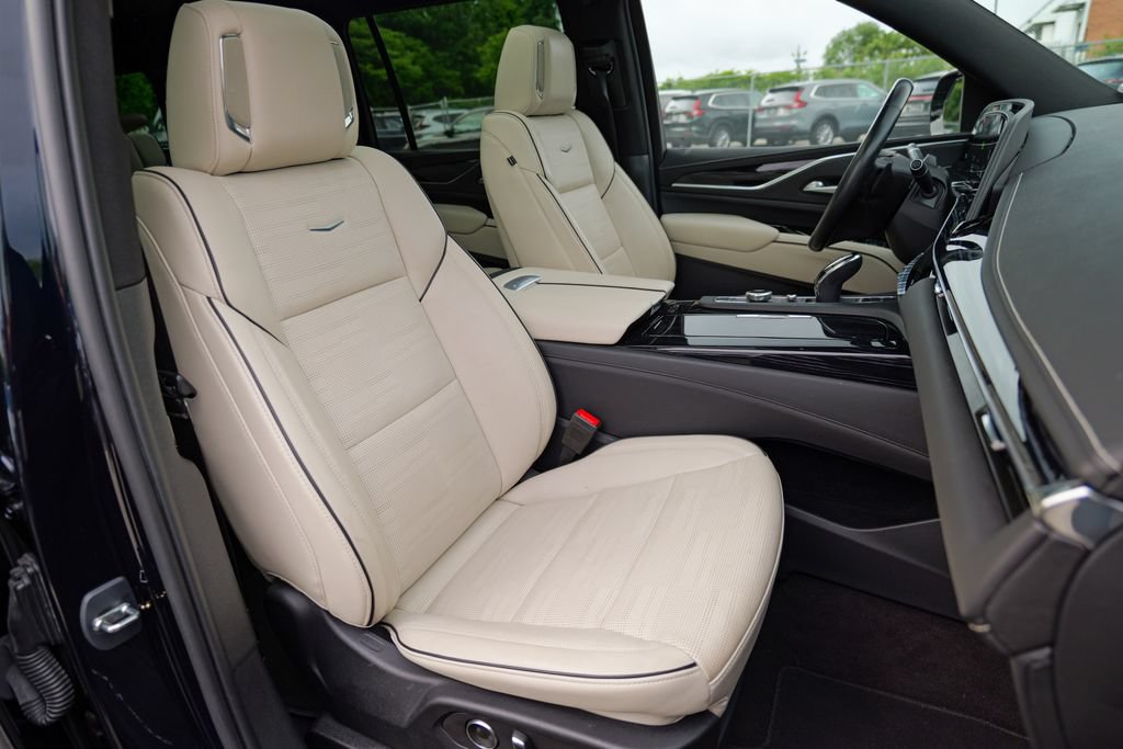 Used 2023 Cadillac Escalade ESV Sport w/ Touring Package AWD/4WD image 40