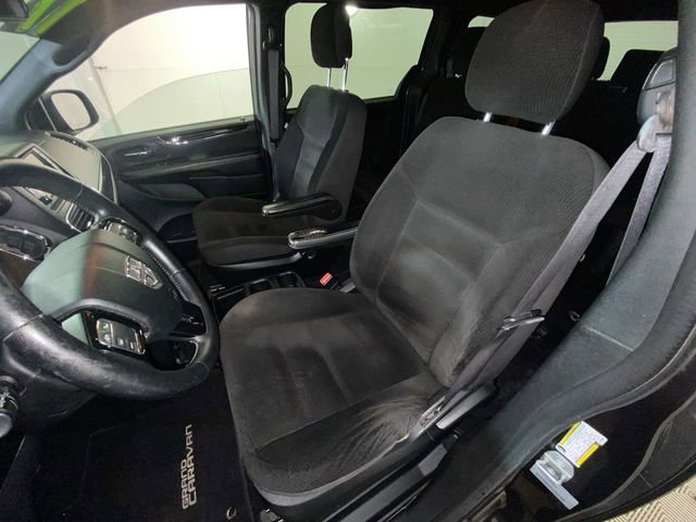 Used 2017 Dodge Grand Caravan SE FWD image 13