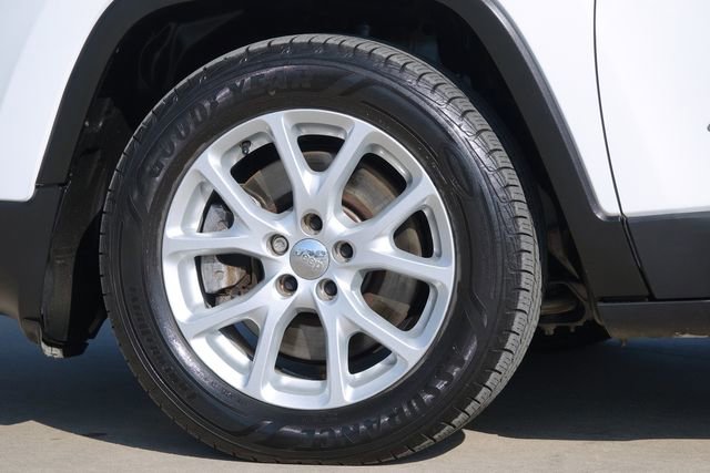 Used 2015 Jeep Cherokee Latitude image 32