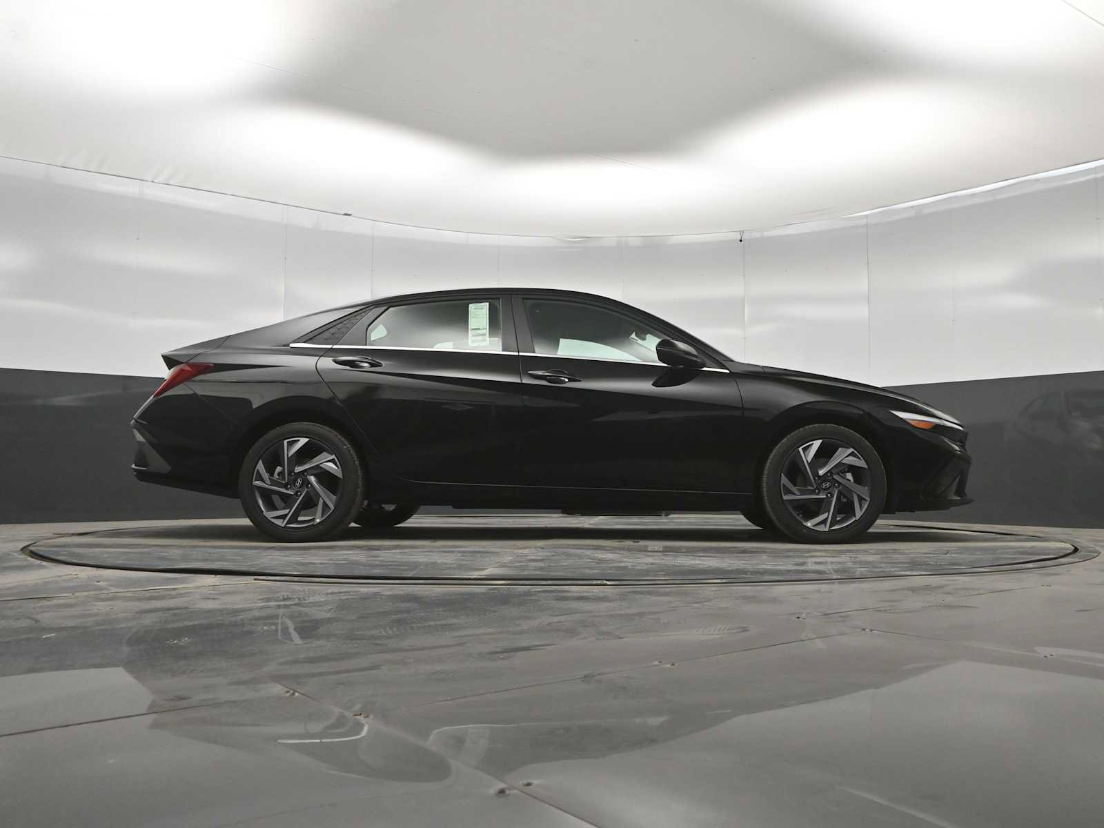 New 2026 Hyundai Elantra Limited FWD image 40