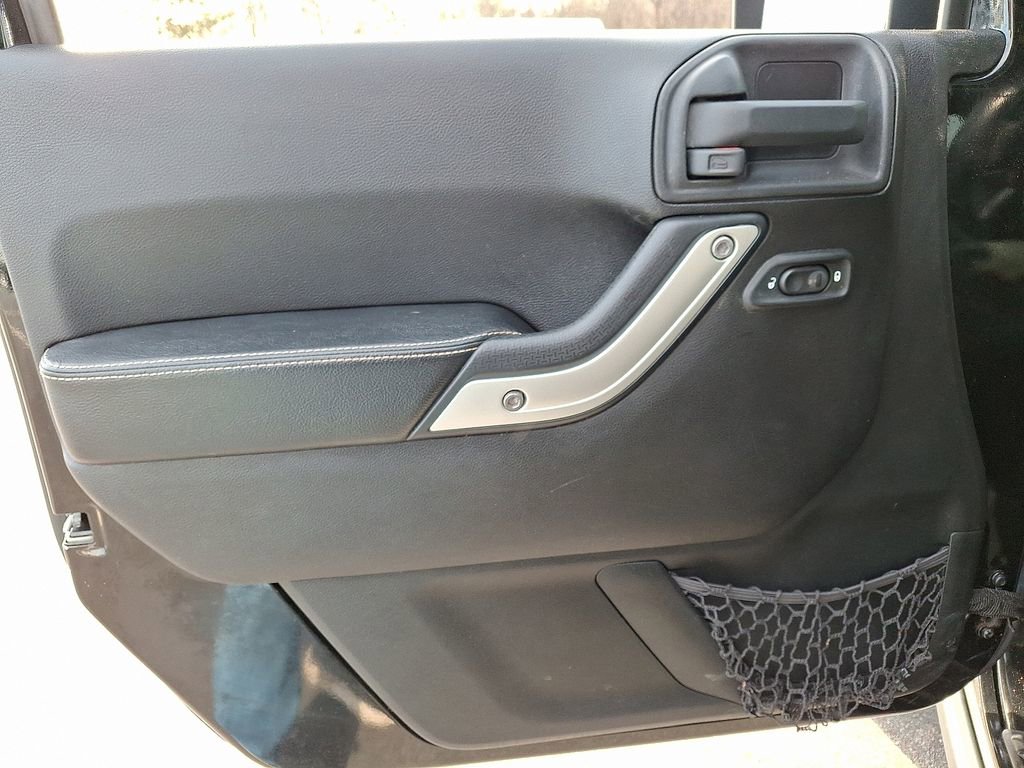 Used 2015 Jeep Wrangler Freedom Edition image 12