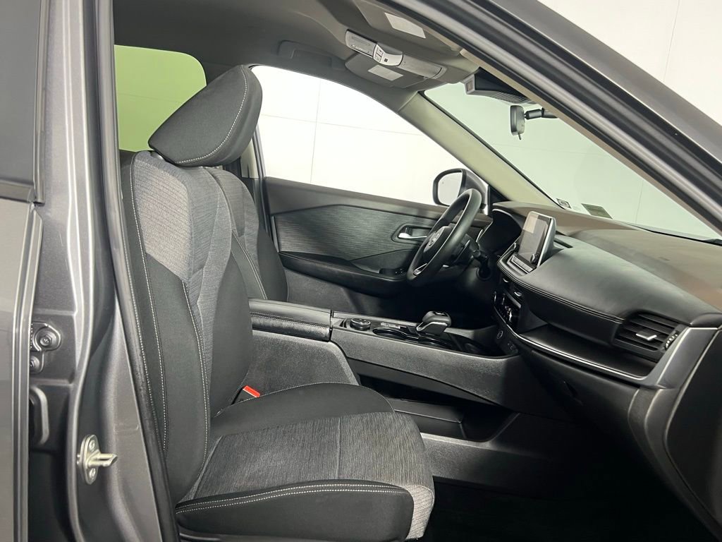 Used 2023 Nissan Rogue SV image 33