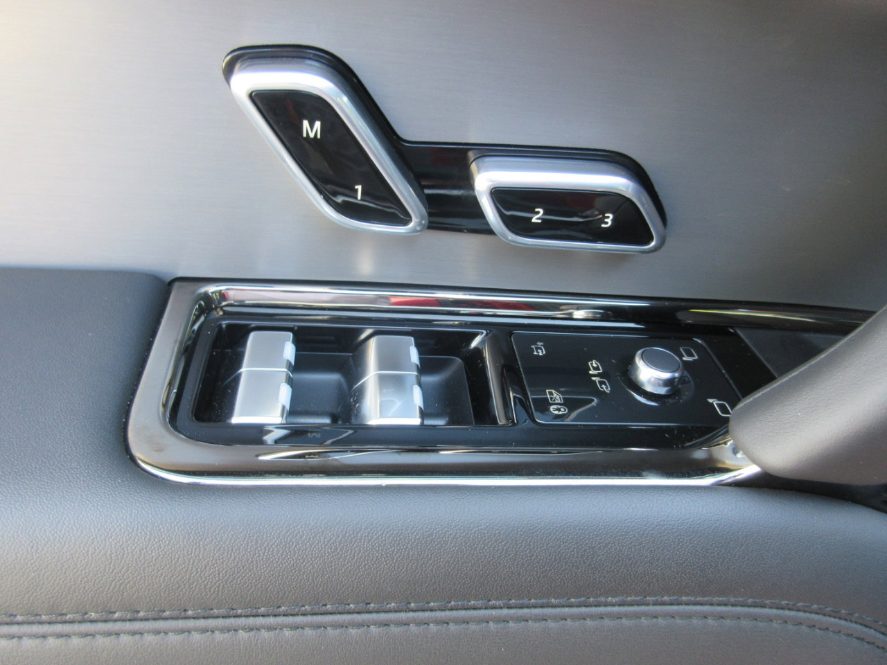 Used 2024 Land Rover Range Rover Sport SE image 6