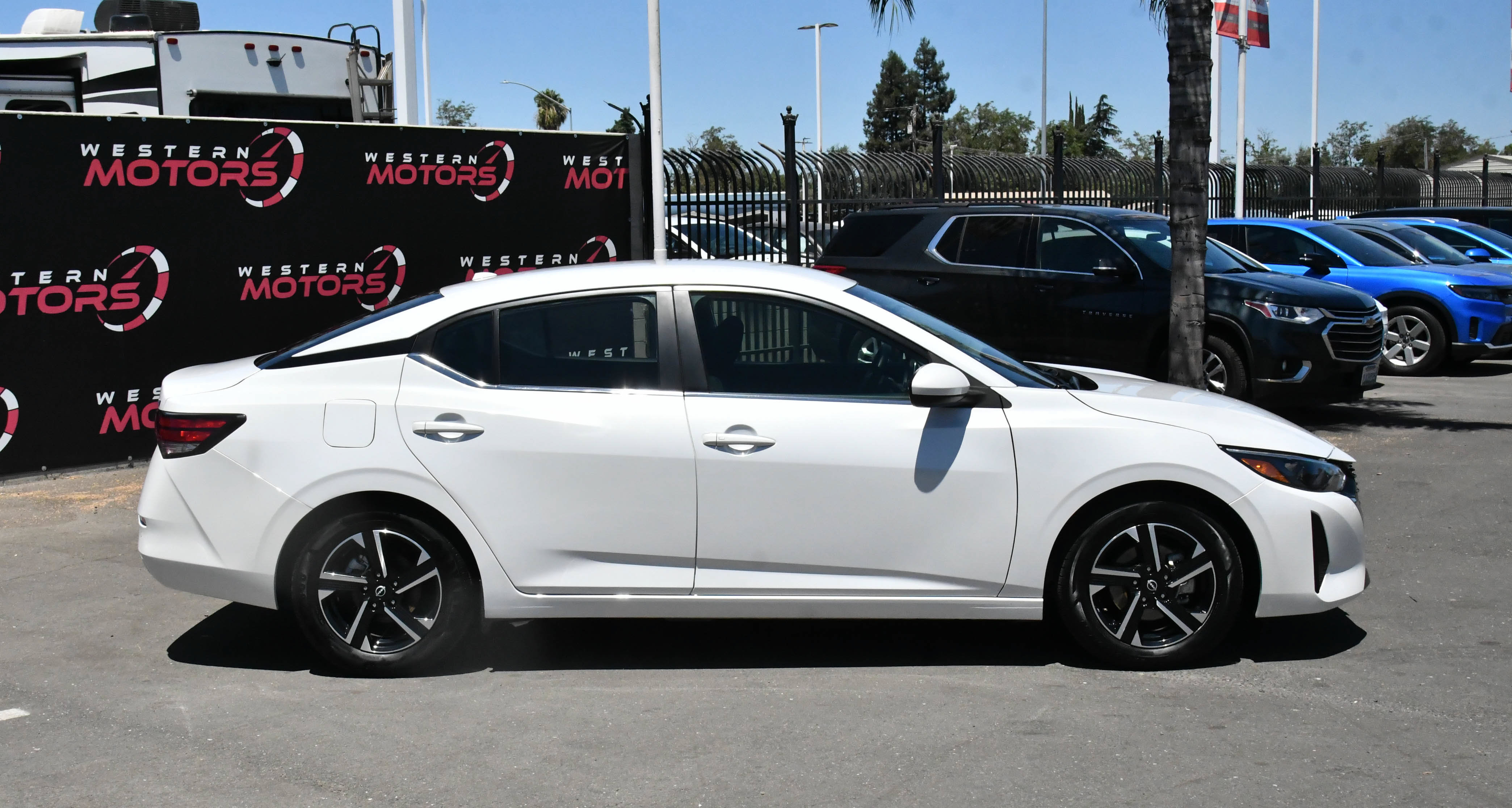 Used 2024 Nissan Sentra SV FWD image 9