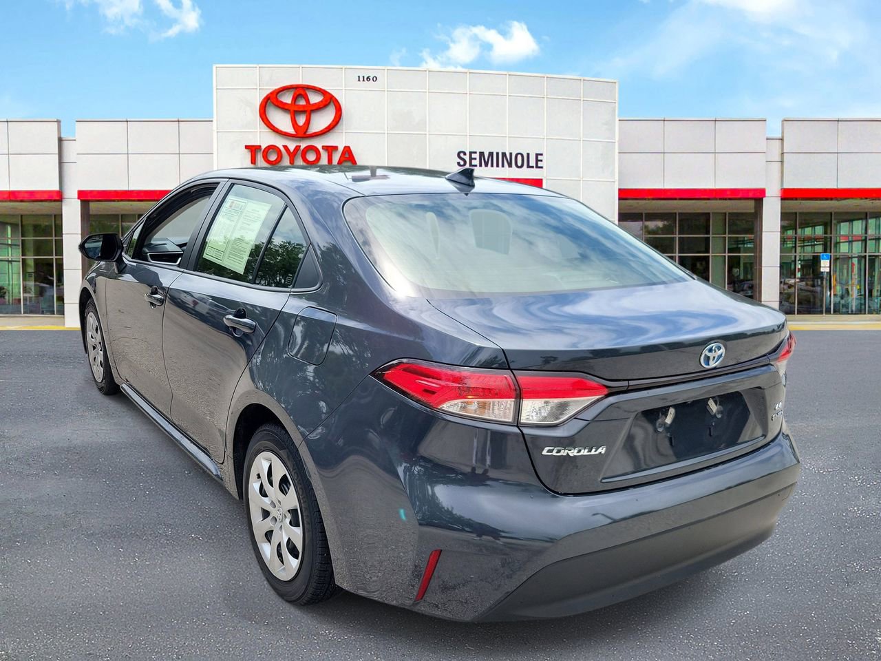 Used 2025 Toyota Corolla LE w/ Convenience Package image 4