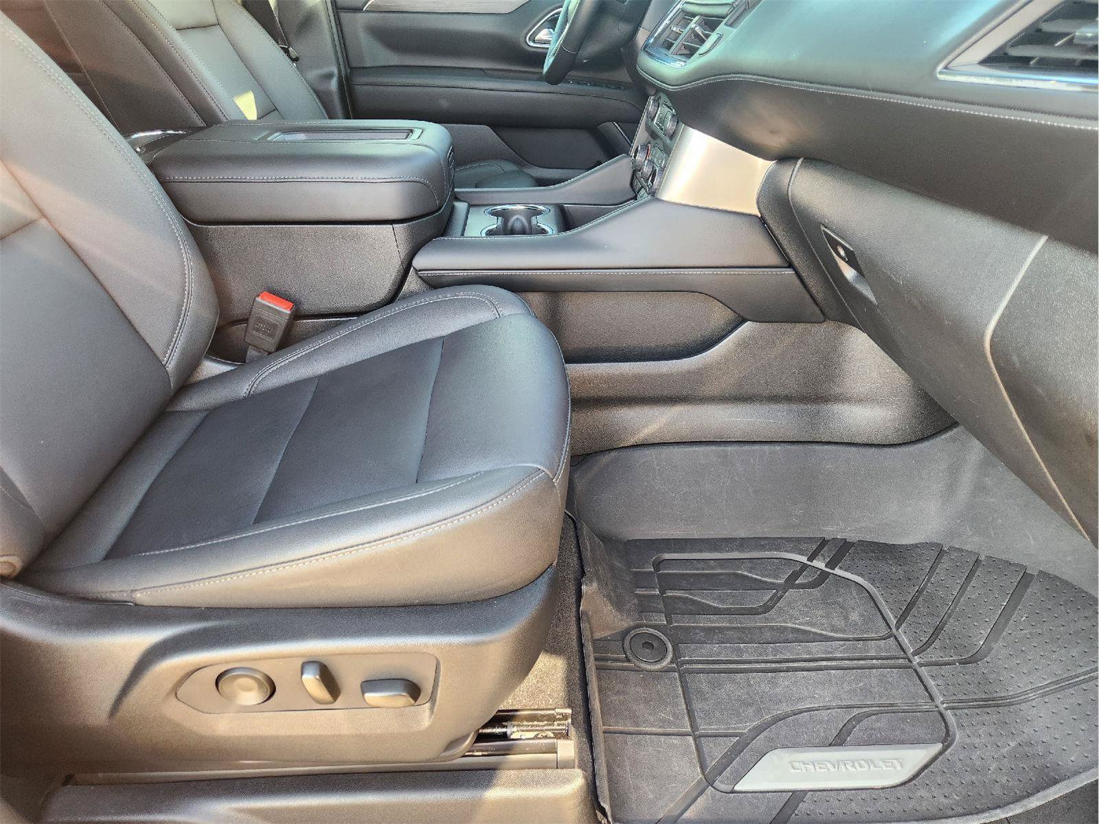 Used 2024 Chevrolet Tahoe Z71 w/ Luxury Package AWD/4WD image 14