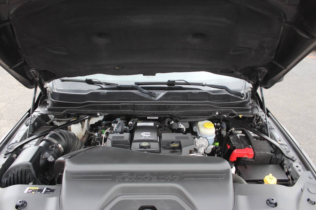 Used 2024 RAM 3500 Big Horn w/ Night Edition AWD/4WD image 16