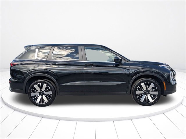 New 2025 Mitsubishi Outlander SE image 3