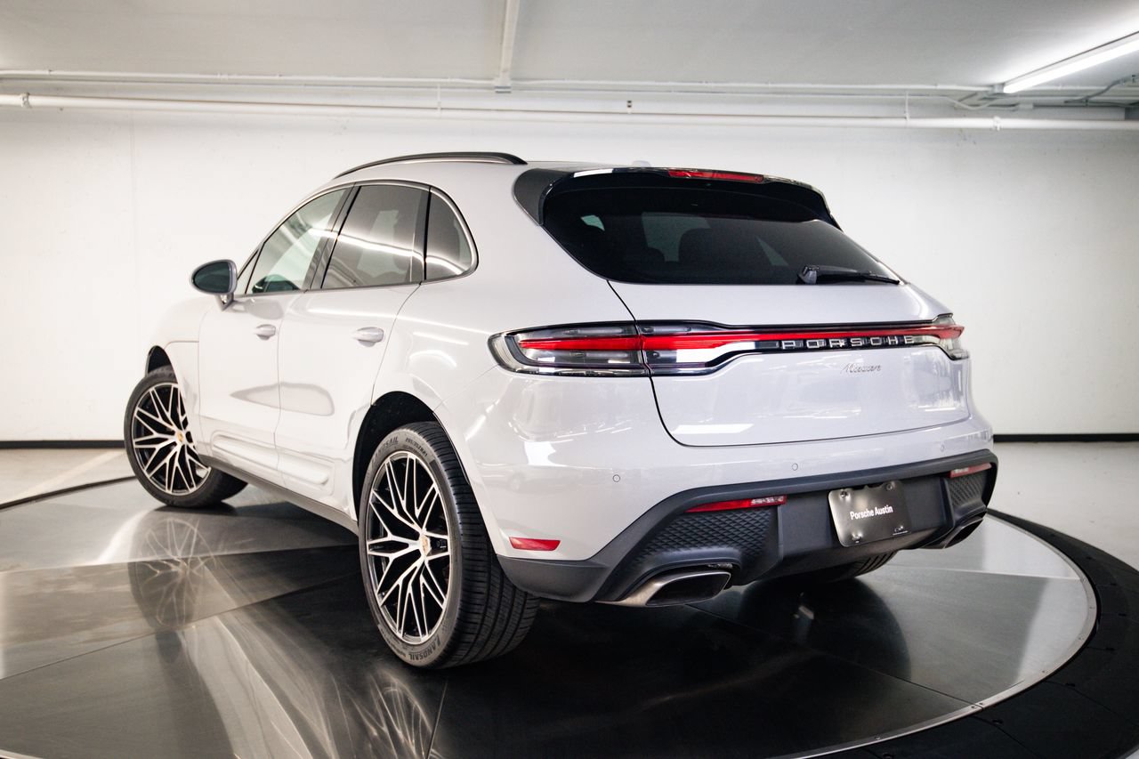 Certified 2023 Porsche Macan AWD/4WD image 3