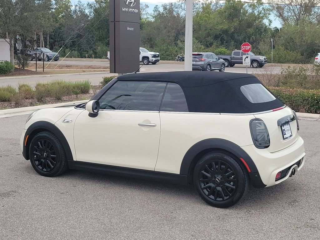 Used 2019 MINI Cooper S w/ Signature Upholstery Package image 9