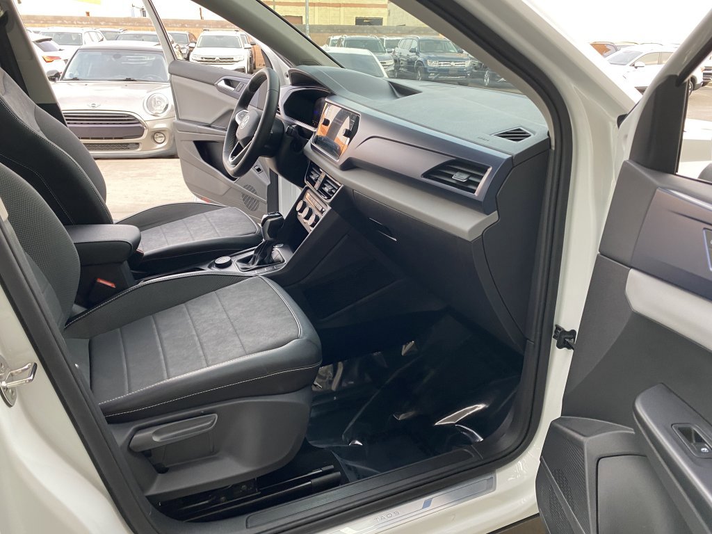 Used 2022 Volkswagen Taos SE w/ Panoramic Sunroof Package image 21