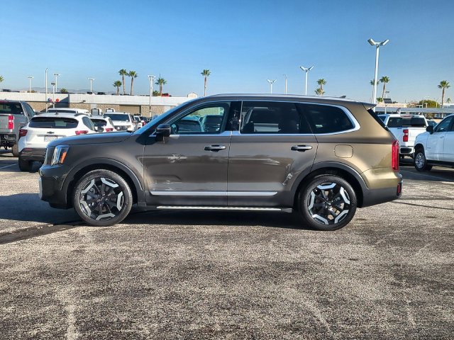 Used 2025 Kia Telluride S FWD image 5