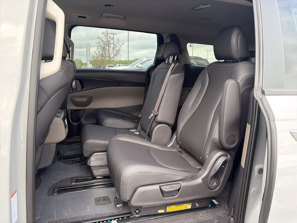 New 2027 Kia Carnival FWD image 23