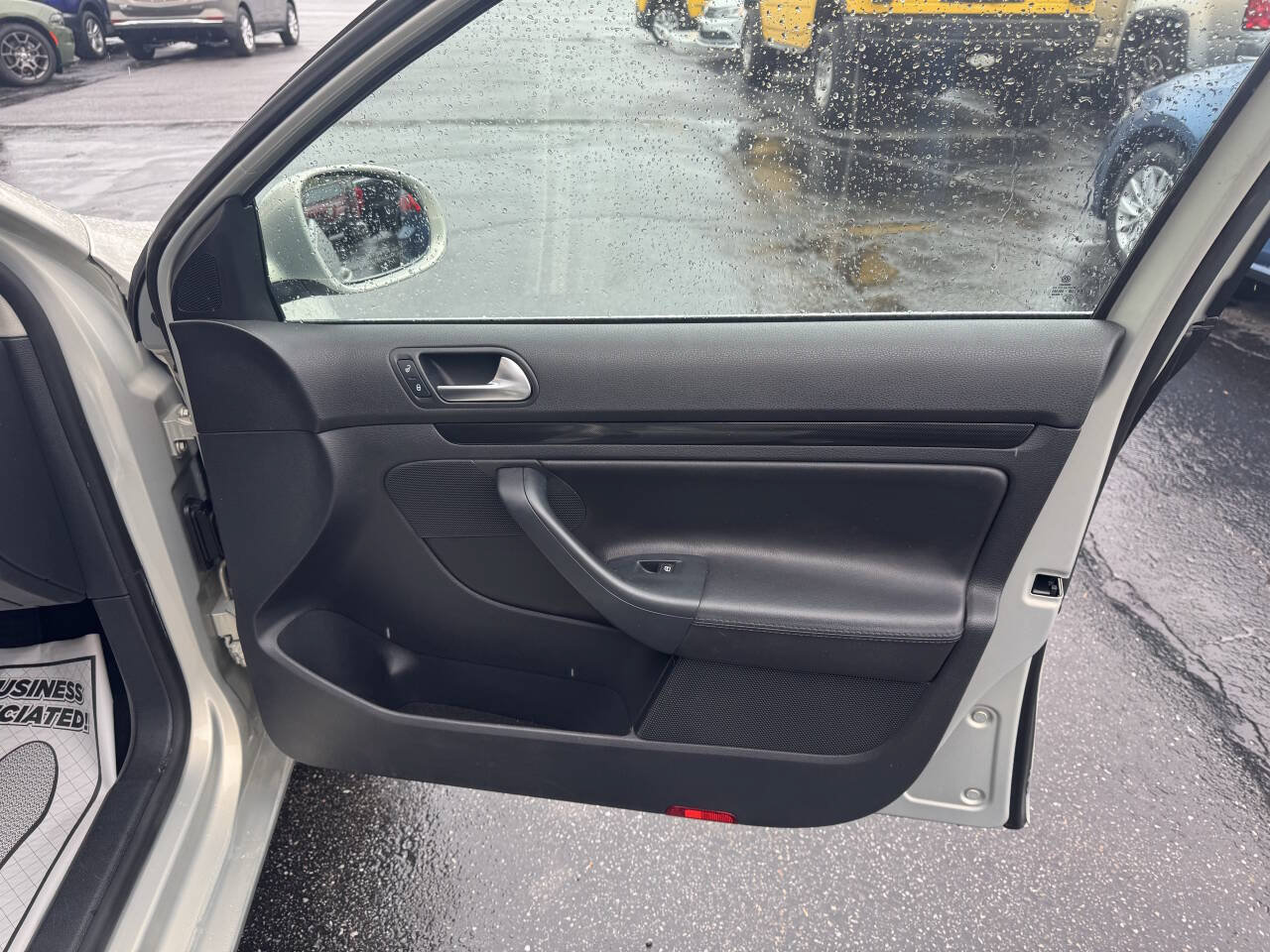 Used 2010 Volkswagen Jetta TDI FWD image 23
