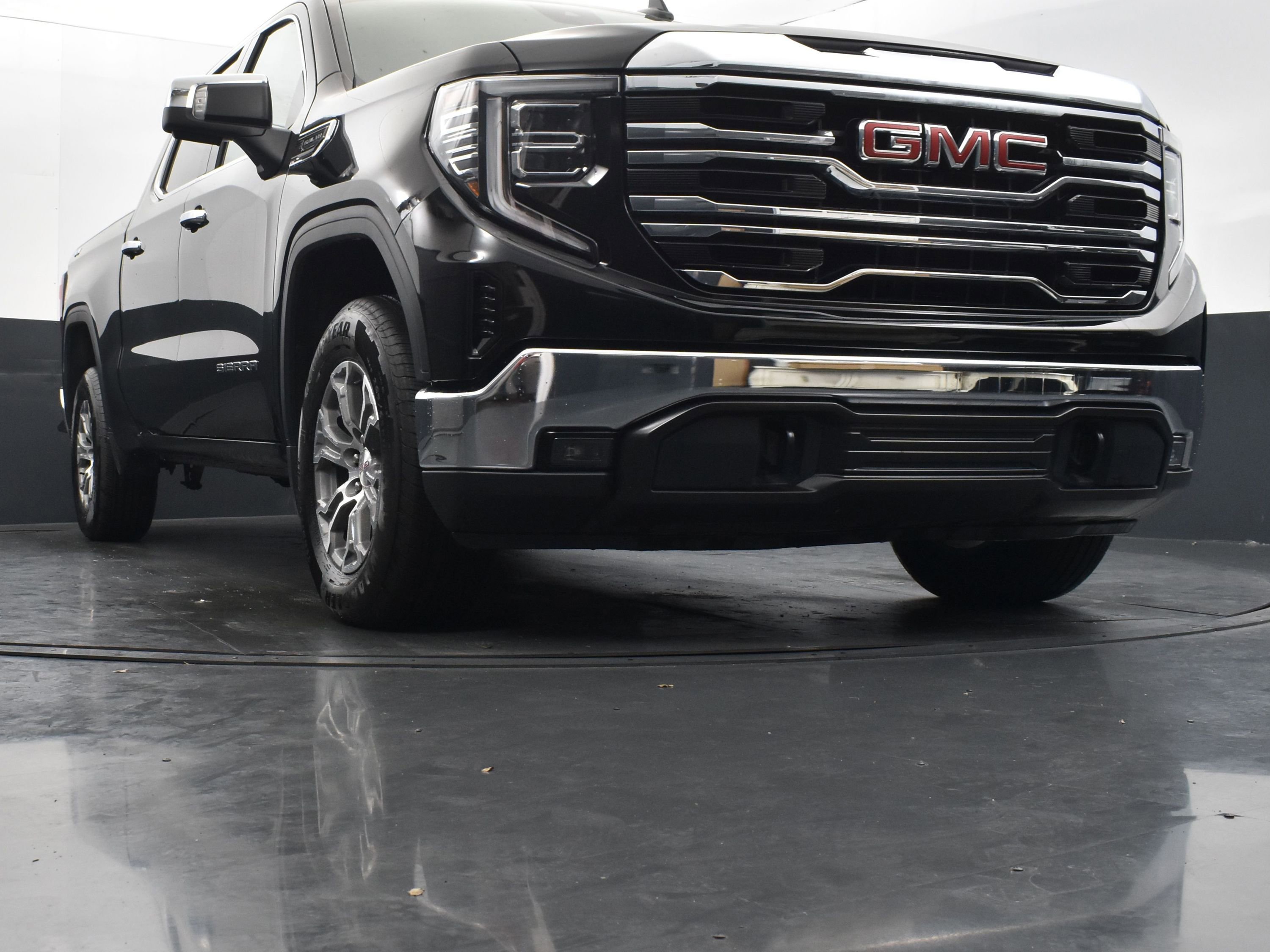 Used 2025 GMC Sierra 1500 SLT image 38