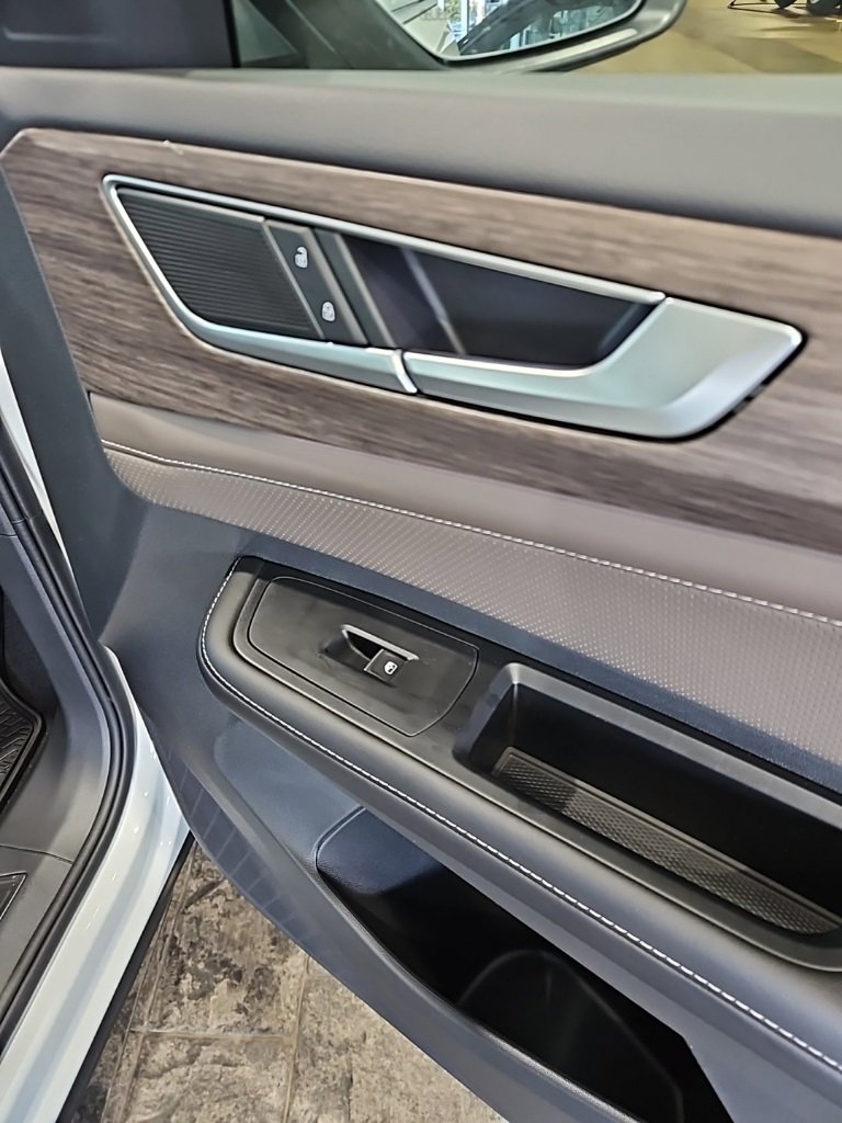 New 2026 Volkswagen Atlas SEL image 12