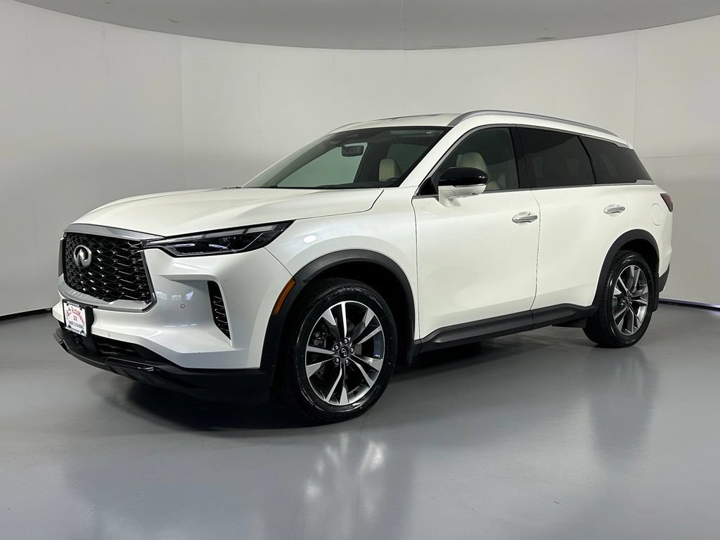 Used 2023 INFINITI QX60 Luxe w/ Vision Package AWD/4WD image 3