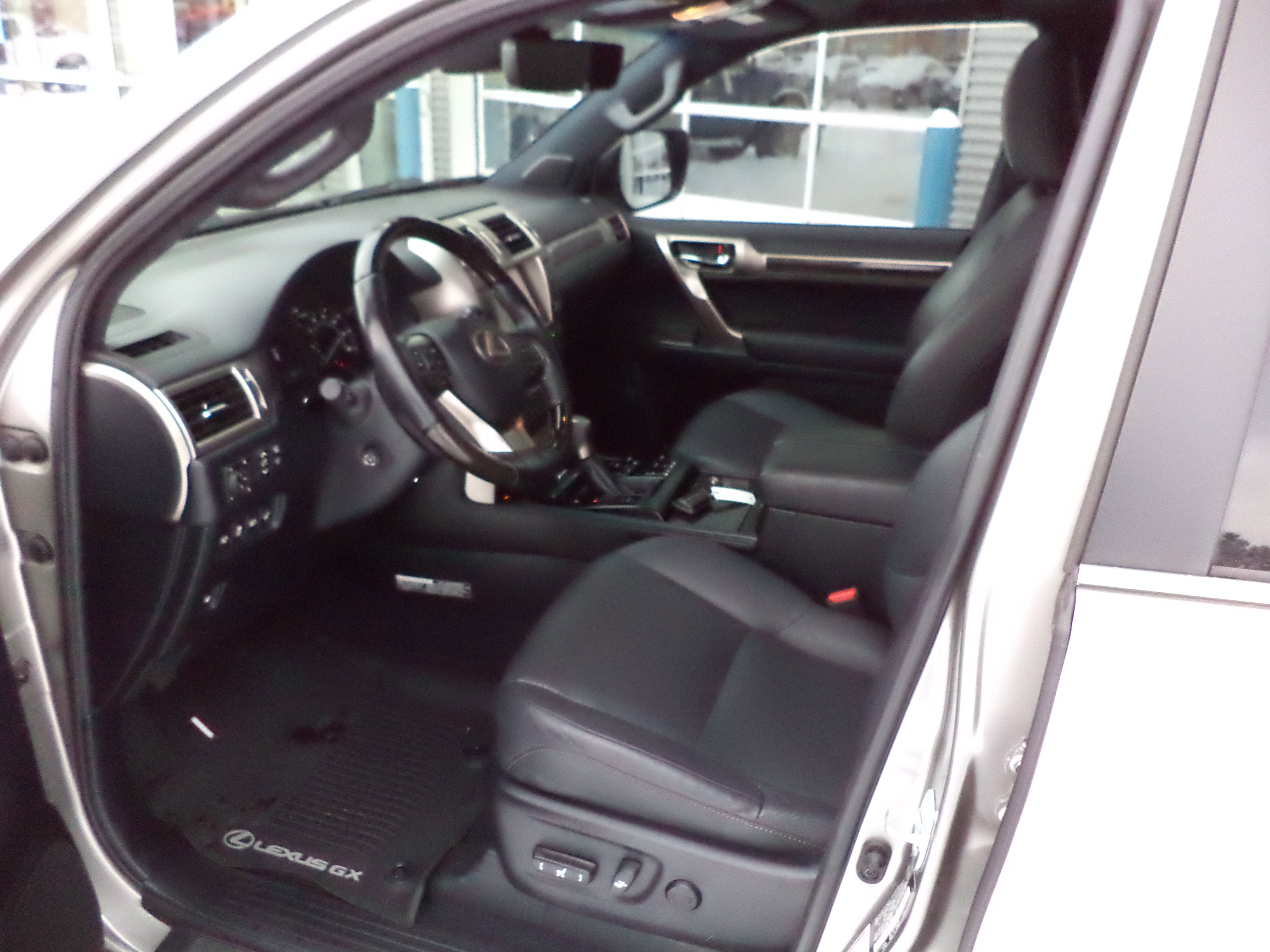 Used 2021 Lexus GX 460 Luxury w/ Sport Design Package image 2