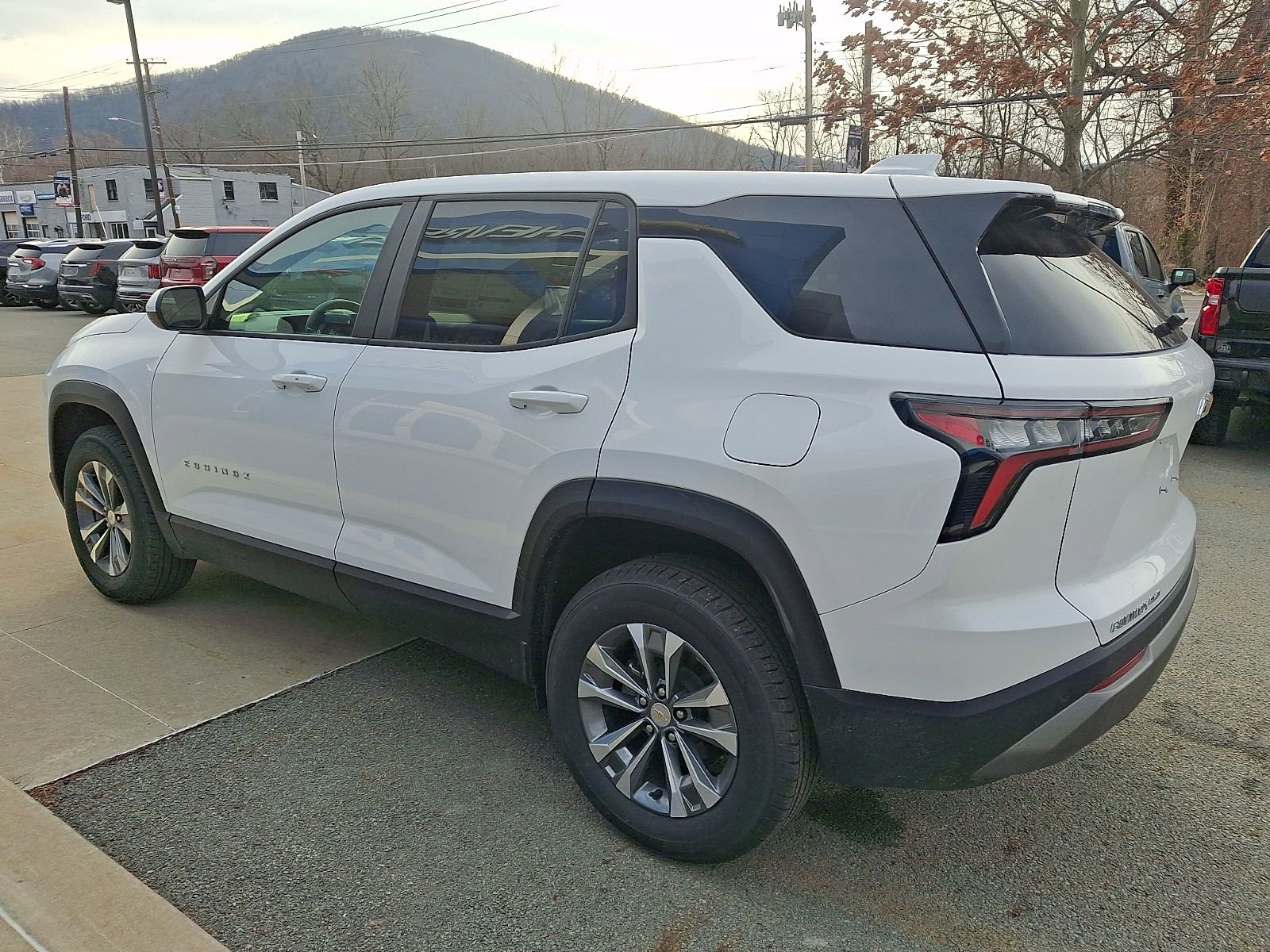 New 2026 Chevrolet Equinox LT w/ Convenience Package II image 4