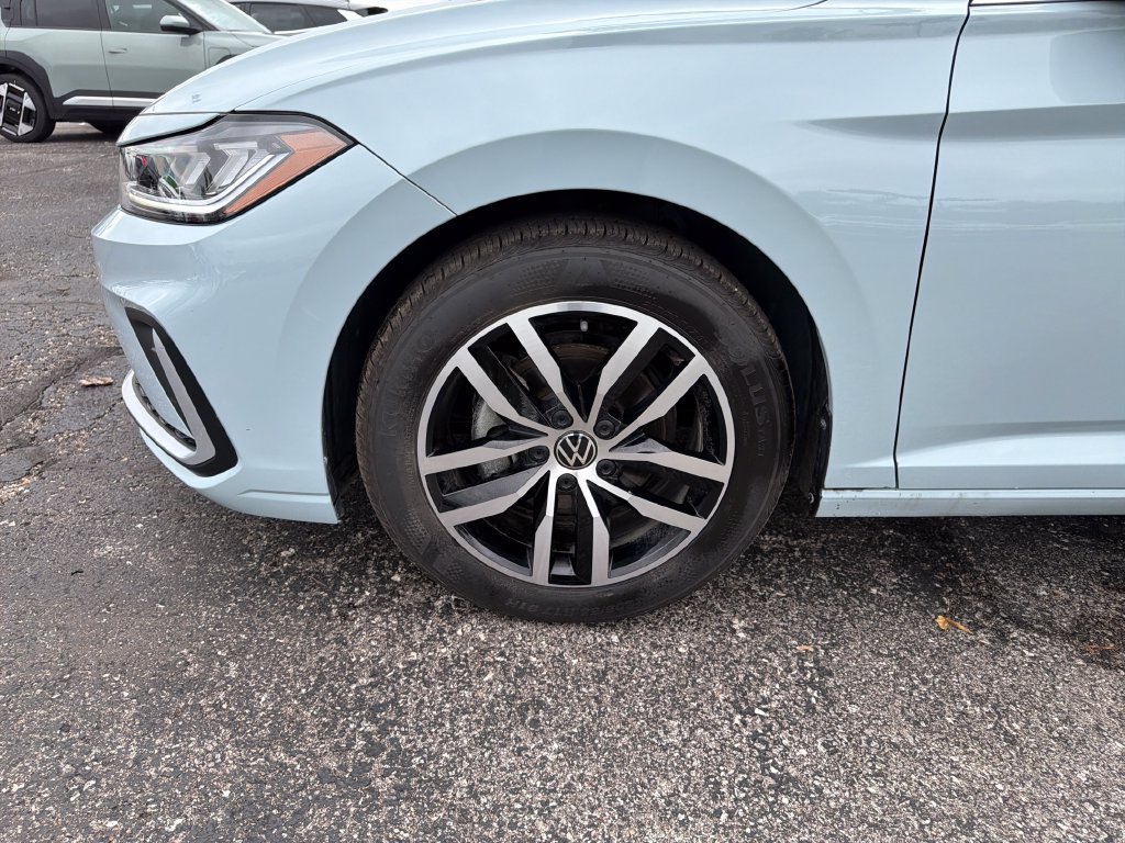 Used 2025 Volkswagen Jetta SE w/ Sunroof Package FWD image 44
