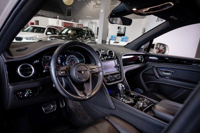 Used 2018 Bentley Bentayga image 14
