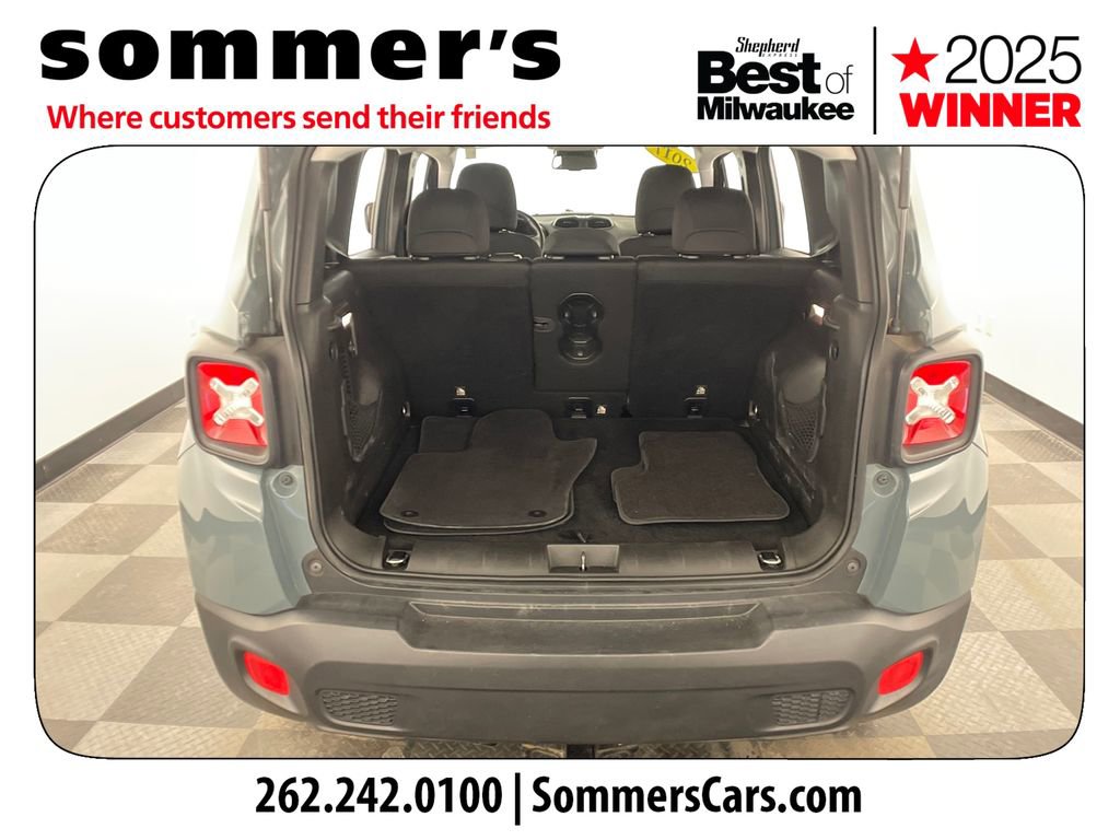 Used 2017 Jeep Renegade Latitude w/ Popular Equipment Group image 19