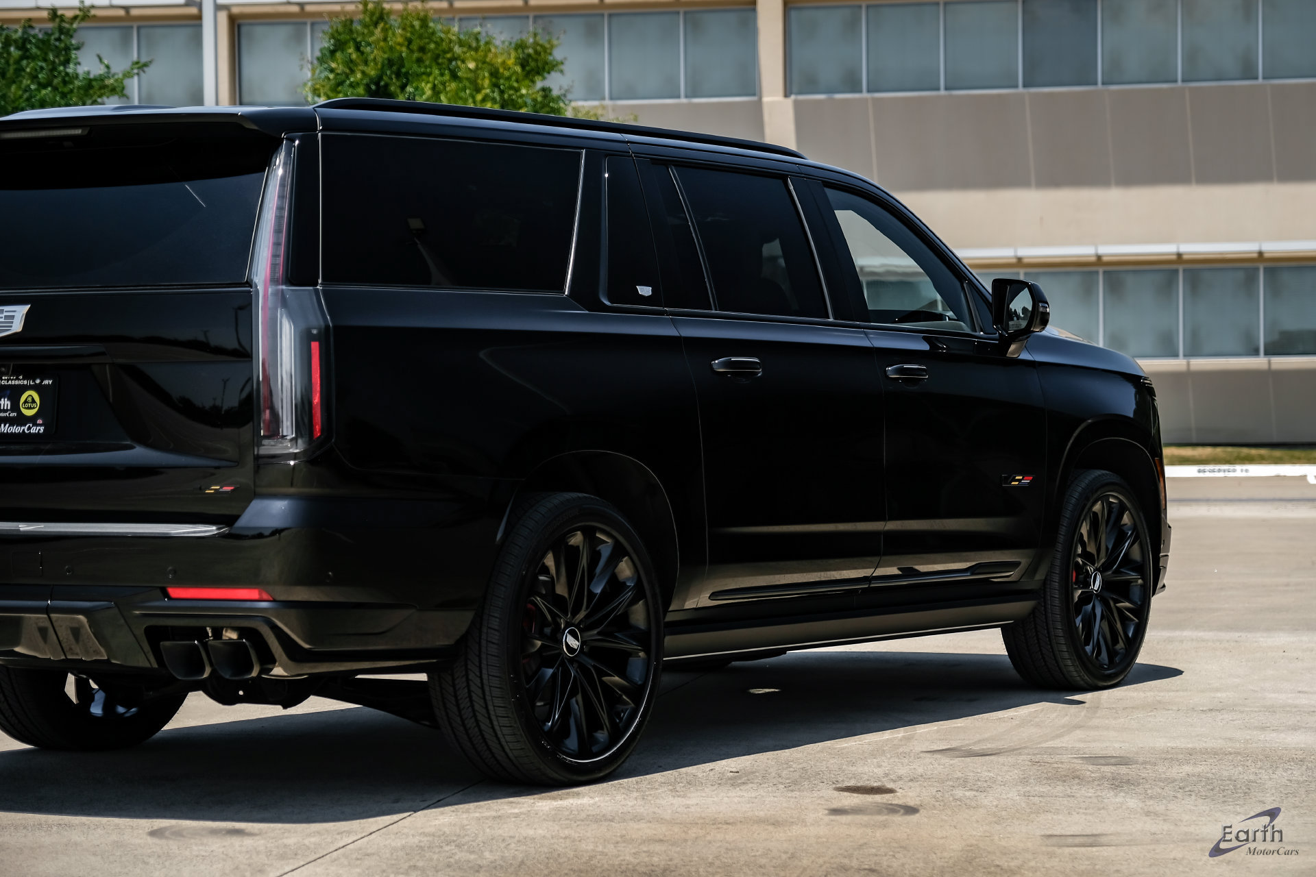 Used 2026 Cadillac Escalade ESV V w/ LPO, ONYX Package AWD/4WD image 20