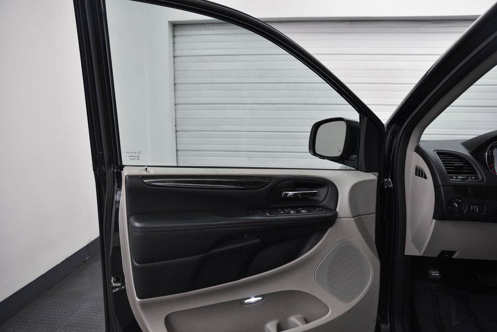 Used 2019 Dodge Grand Caravan SE image 9