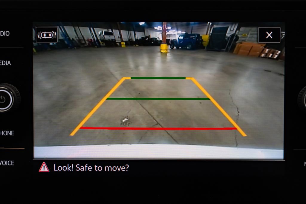 Used 2024 Volkswagen Tiguan SE image 19