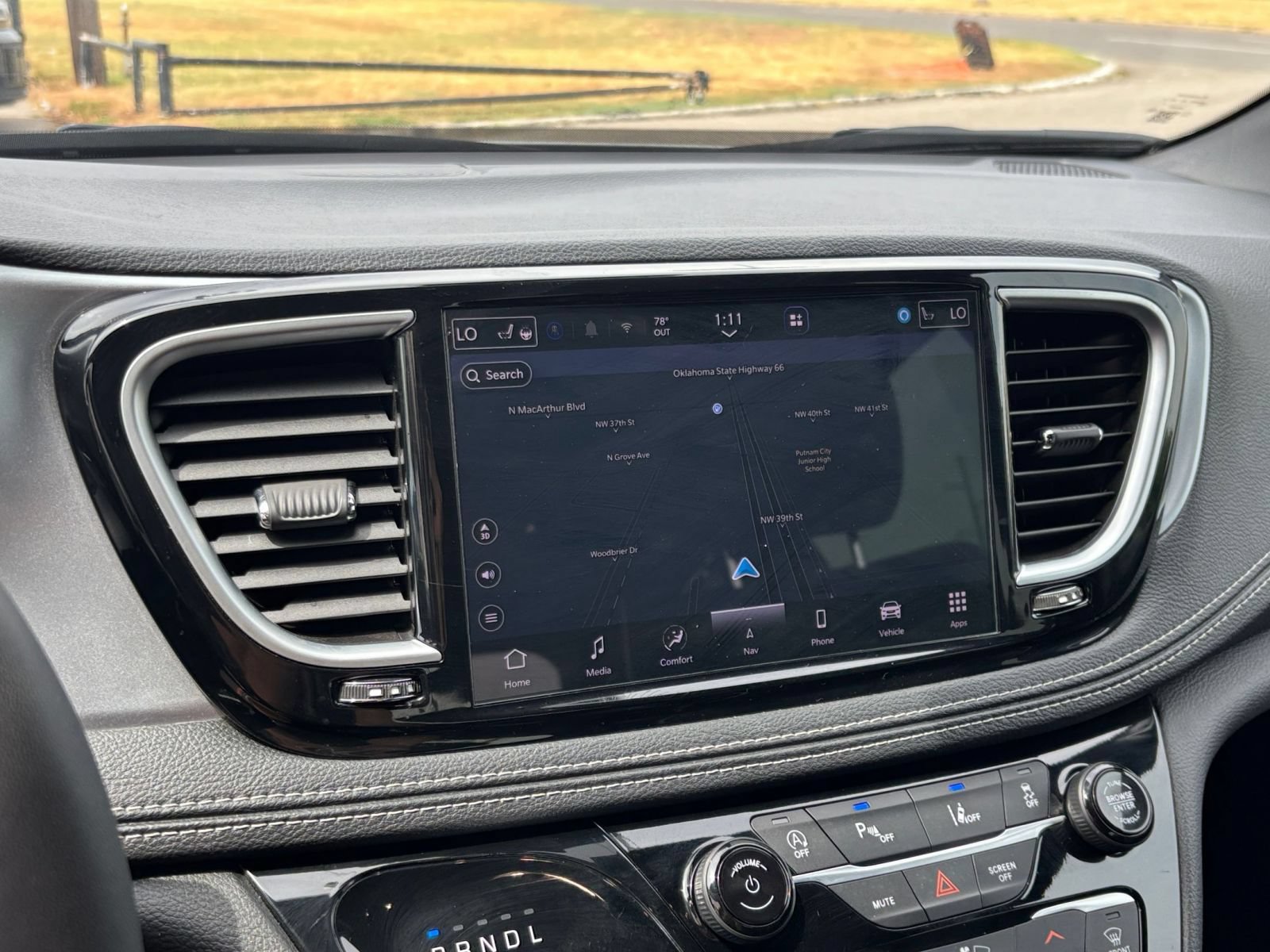 Used 2025 Chrysler Pacifica Limited FWD image 19