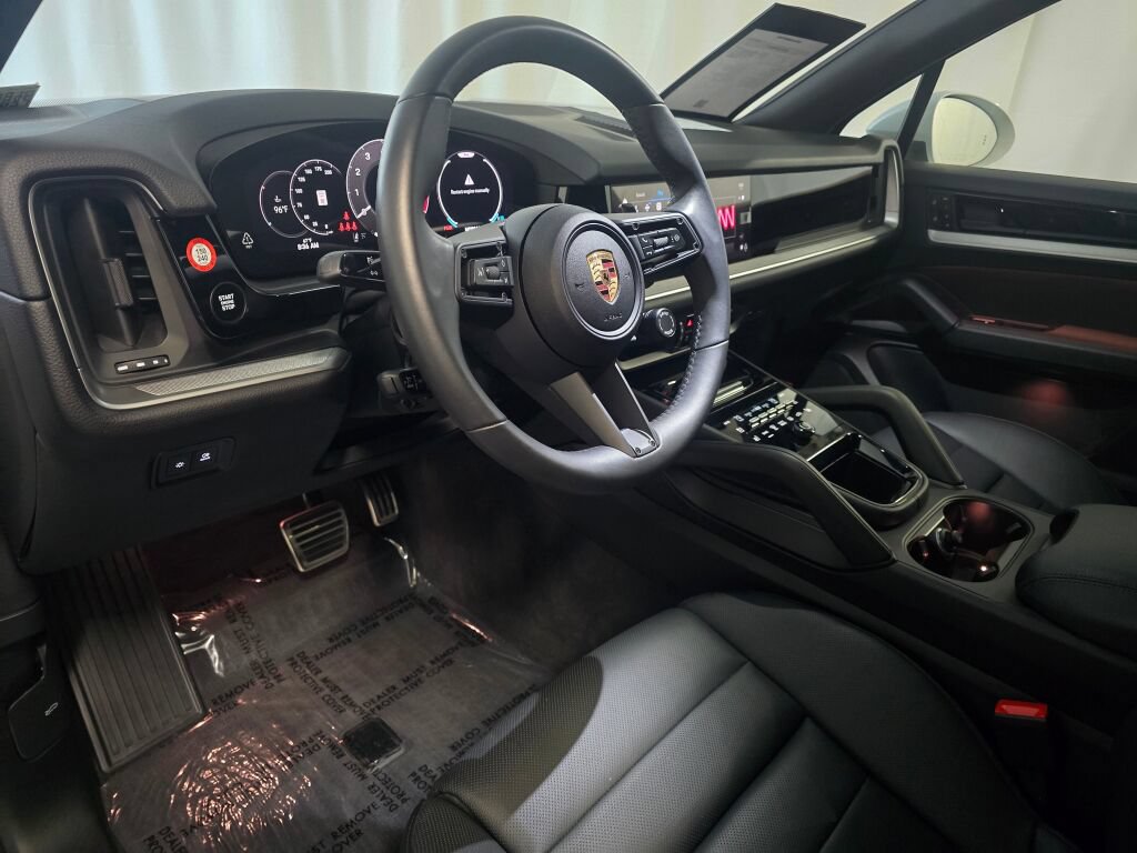 Certified 2025 Porsche Cayenne S AWD/4WD image 4