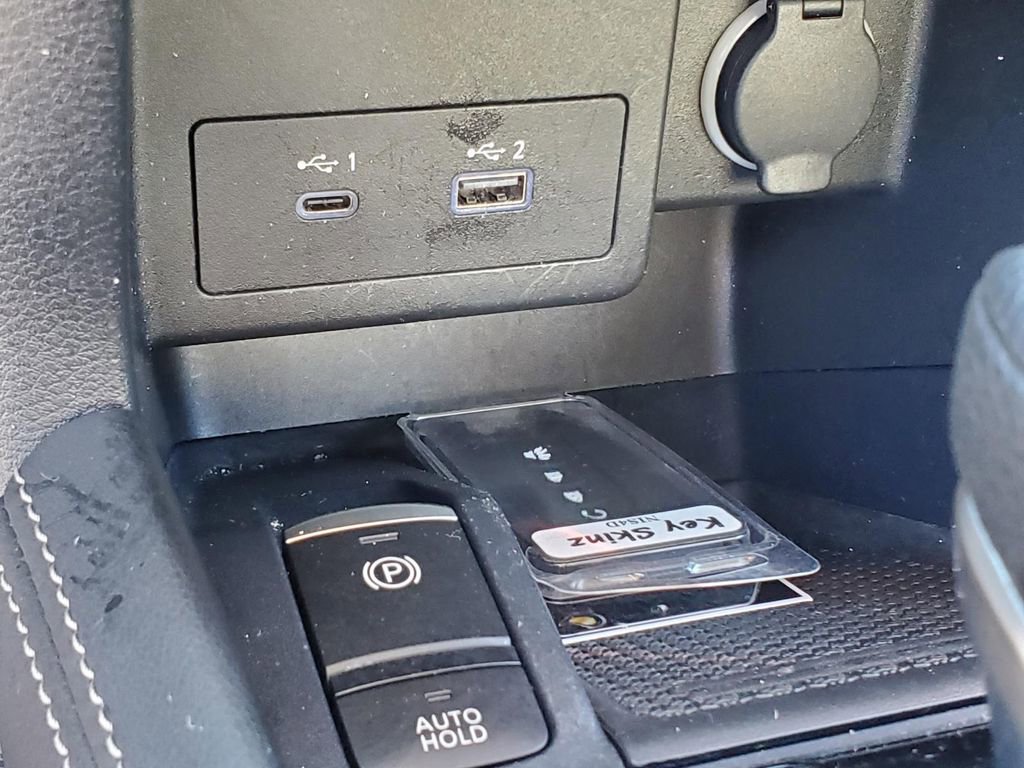 Certified 2023 Nissan Kicks SR w/ SR Premium Package image 31