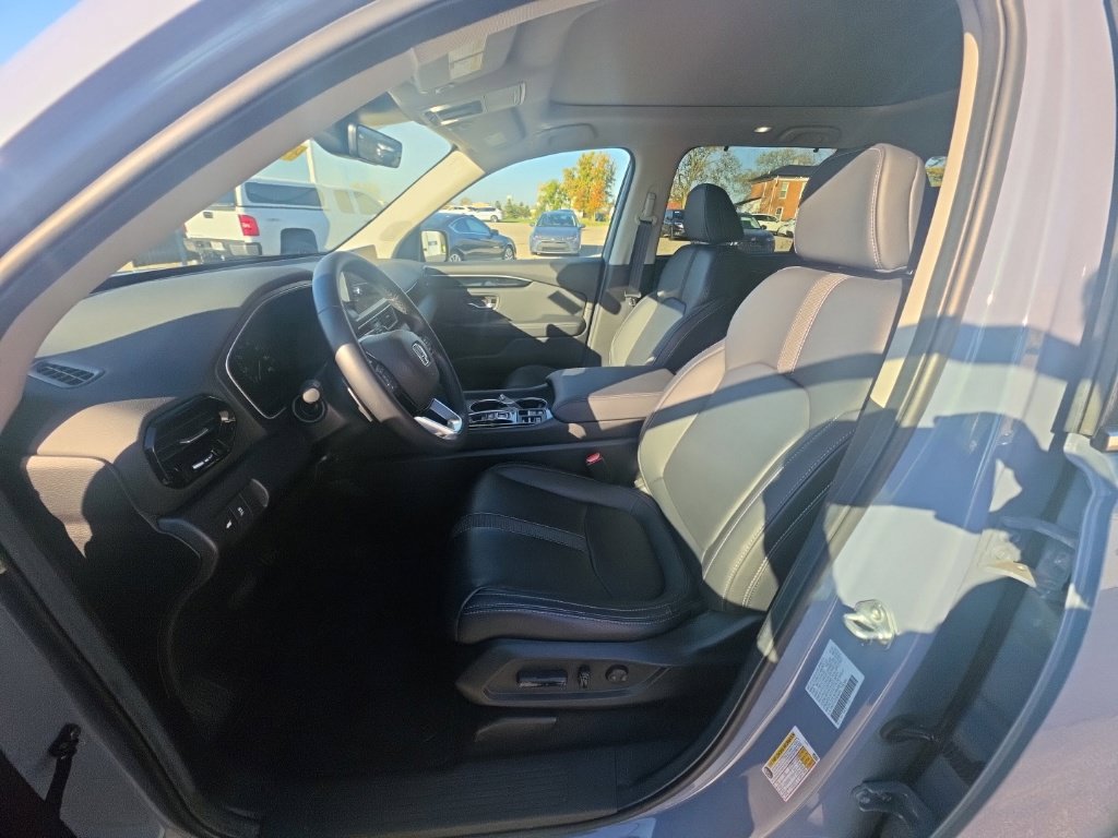 Certified 2025 Honda Pilot Touring image 14
