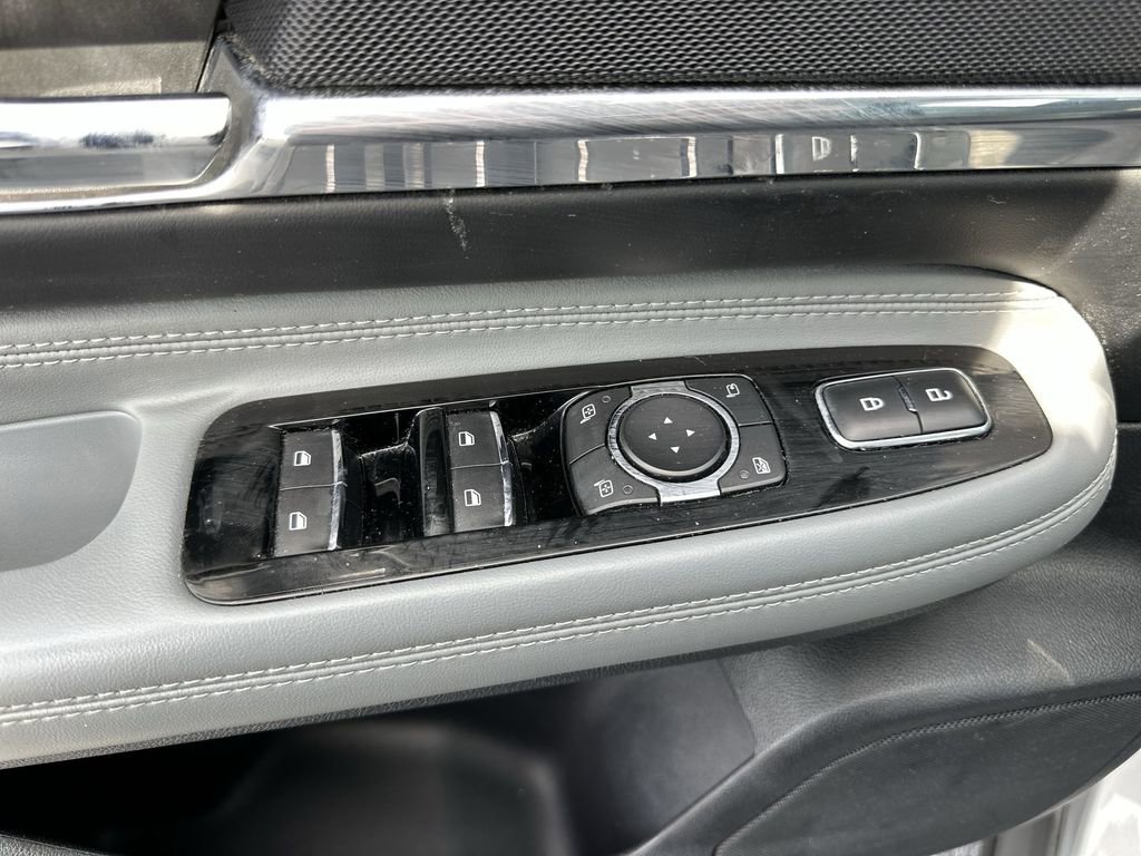 Used 2020 Lincoln Corsair Reserve w/ Elements Package FWD image 13