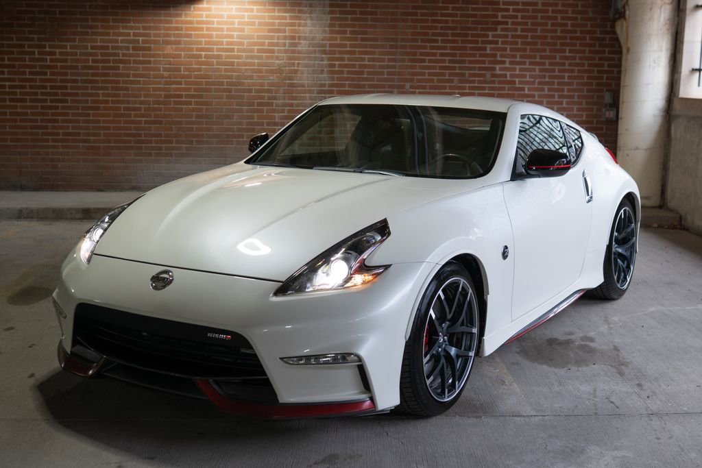 Used 2017 Nissan 370Z NISMO image 3