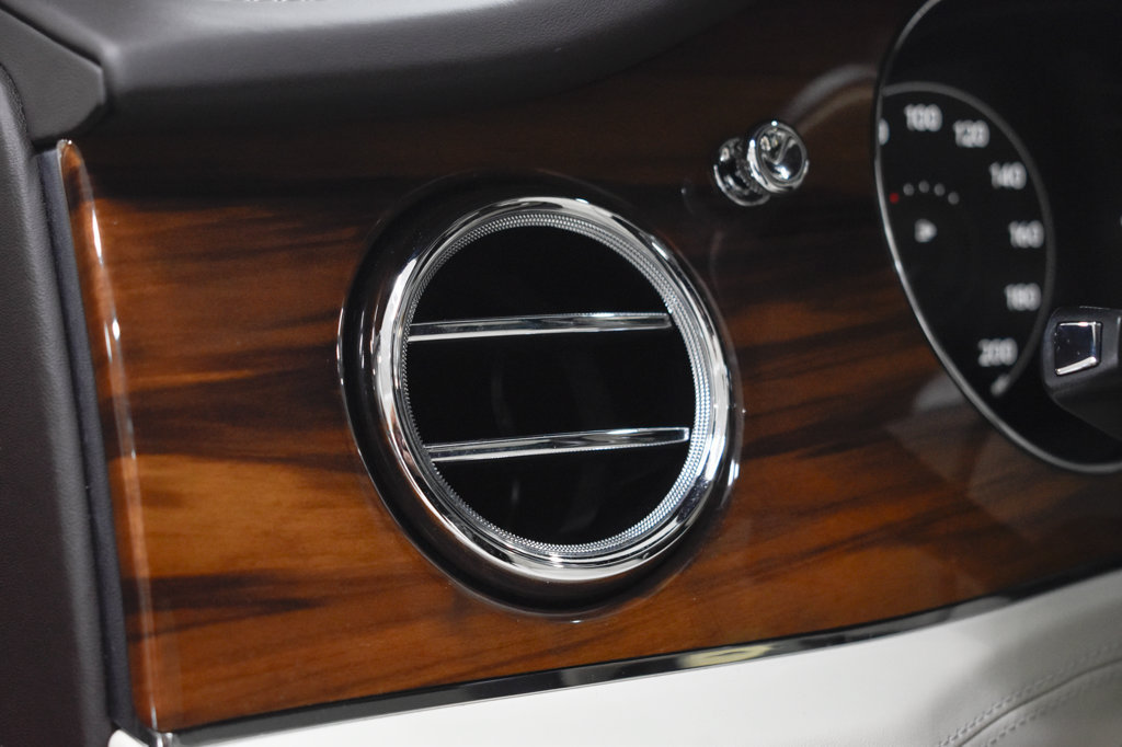 Used 2023 Bentley Bentayga AWD/4WD image 21