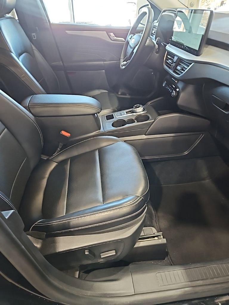 Used 2025 Ford Escape Platinum image 13