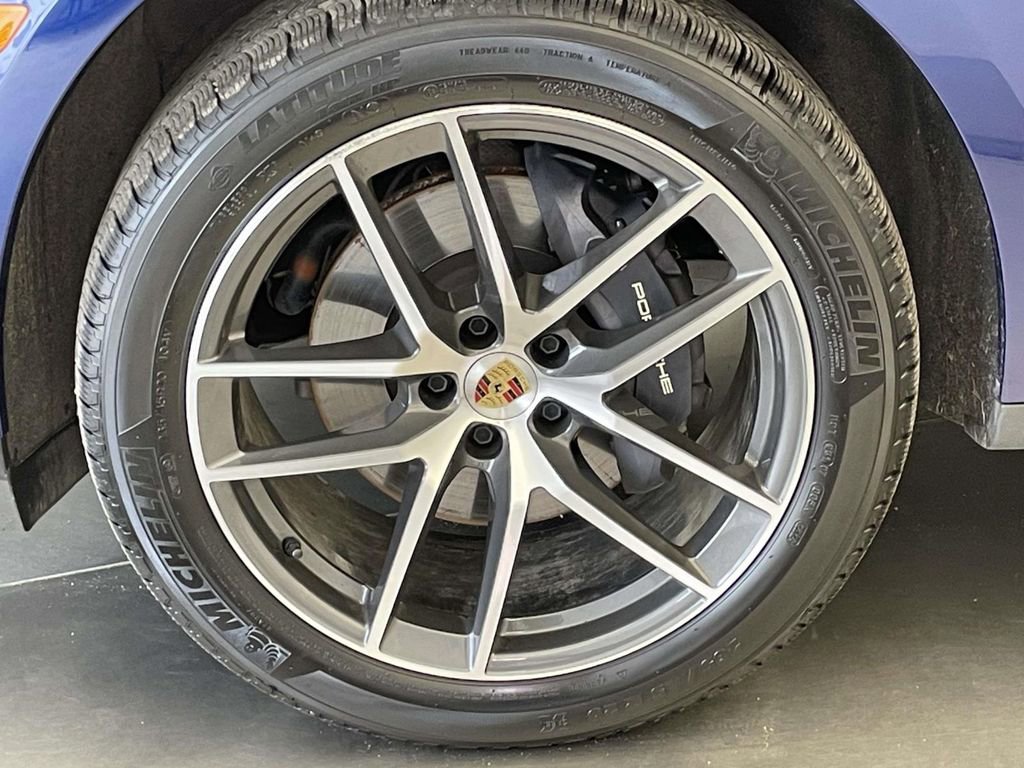 Certified 2025 Porsche Macan image 11