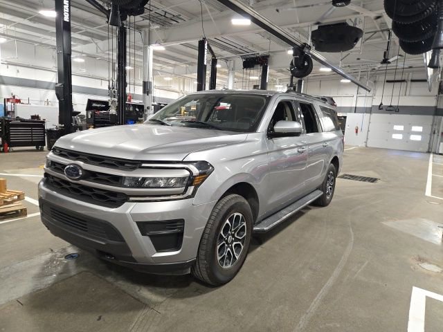 Used 2023 Ford Expedition Max XLT image 9