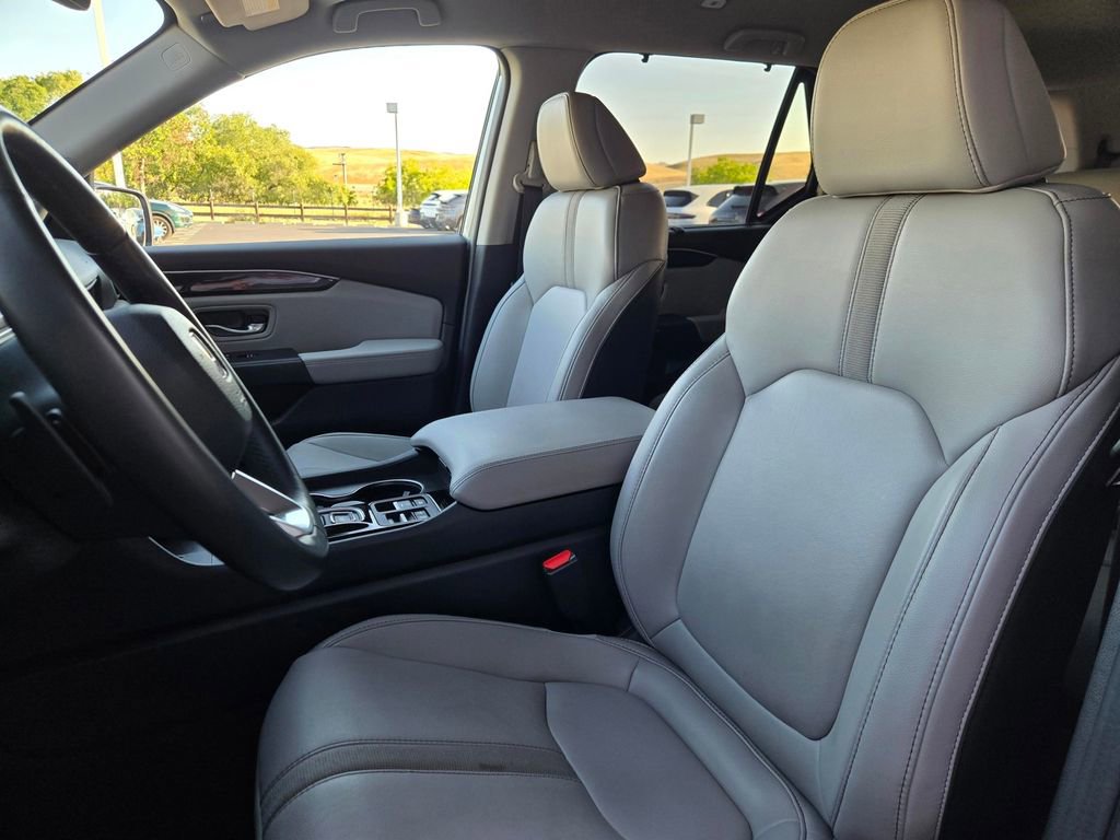 Used 2025 Honda Pilot EX-L image 19