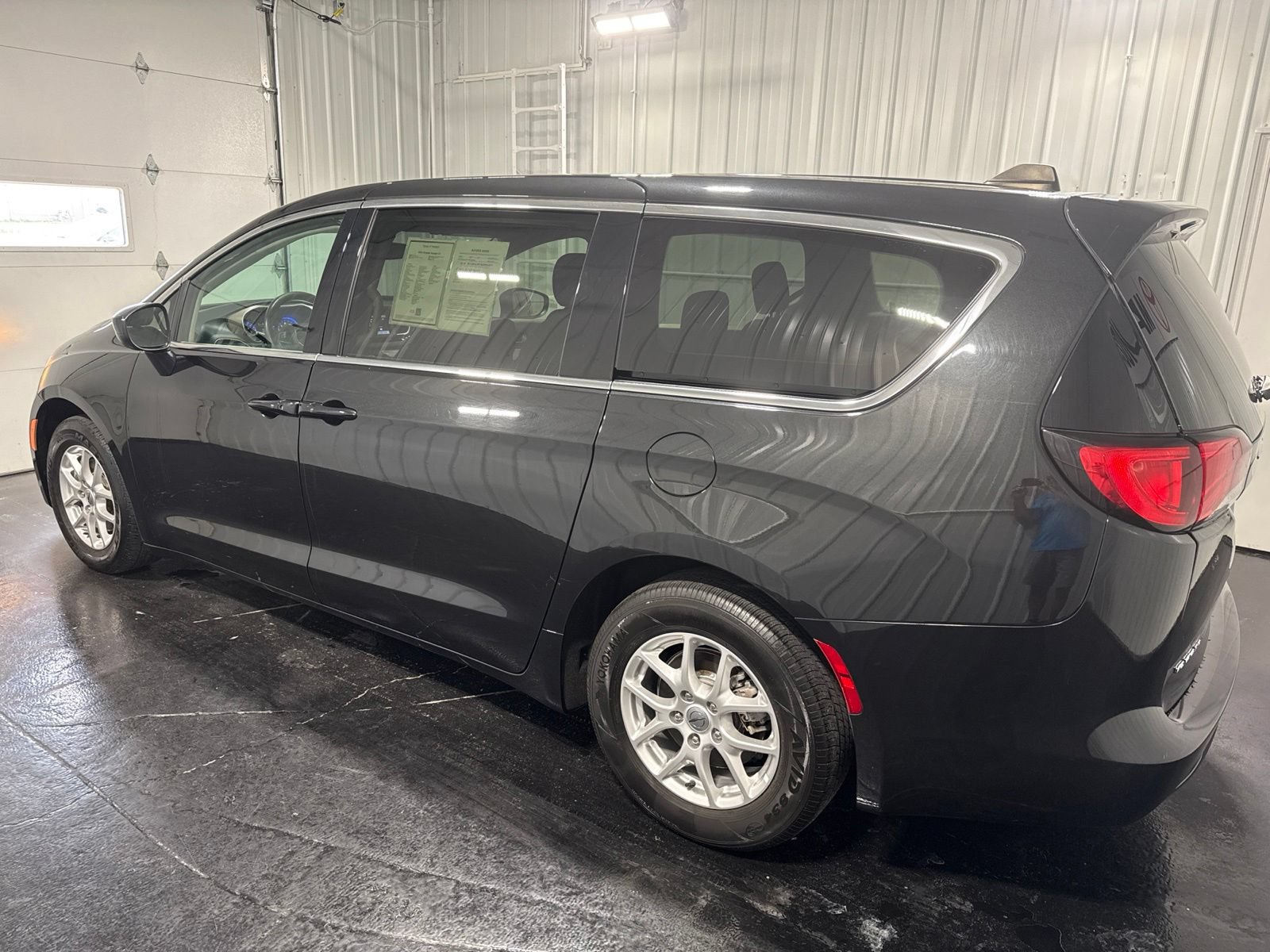 Used 2023 Chrysler Voyager LX FWD image 2