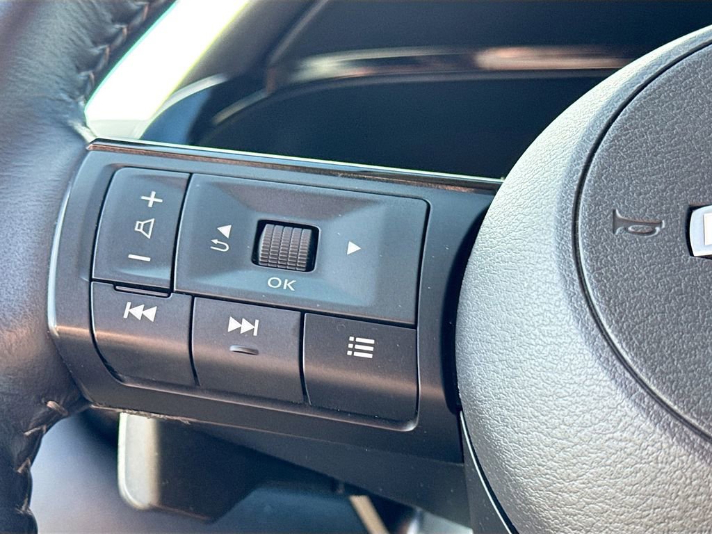 Used 2024 Nissan Pathfinder SL w/ Cargo Package image 9