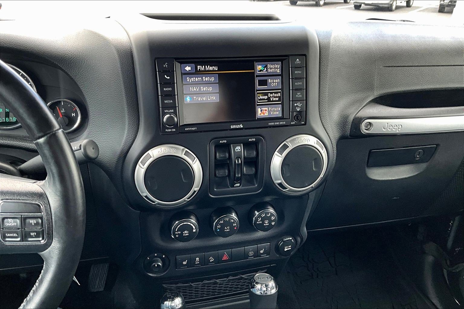 Used 2017 Jeep Wrangler Unlimited Sahara w/ Connectivity Group AWD/4WD image 15