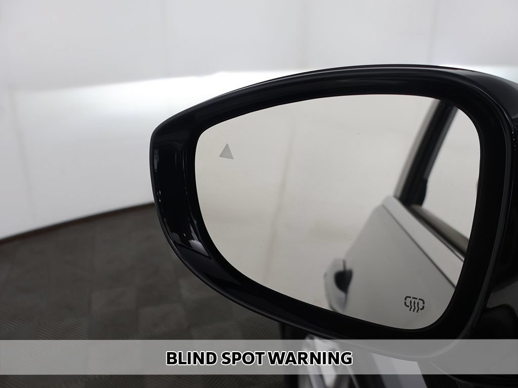 Used 2024 Chrysler Pacifica Touring-L FWD image 4